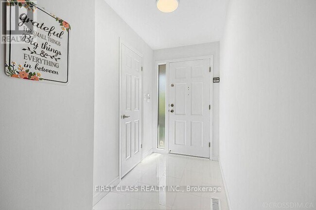 25 Lansbury Dr in Toronto, ON - Building Photo - Building Photo