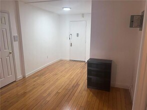 129 Beach 118th St, Unit 2L in Queens, NY - Building Photo - Building Photo