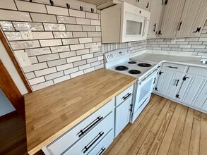 163 Hayward Pl, Unit 1 in Wallington, NJ - Building Photo - Building Photo