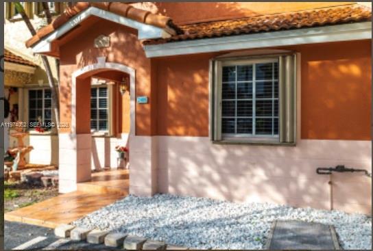 7125 NW 173rd Dr in Hialeah, FL - Building Photo