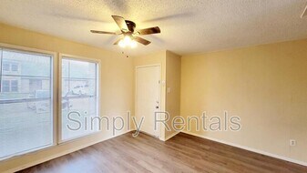 400 Bill Bradford Rd in Sulphur Springs, TX - Building Photo