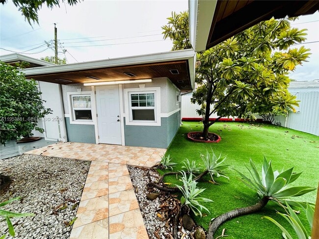 880 SE 4th Pl in Hialeah, FL - Building Photo - Building Photo
