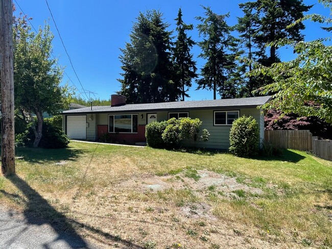 2563 Airline Way in Oak Harbor, WA - Building Photo - Building Photo