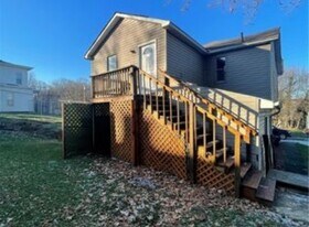 224 1st Ave, Unit B in Sharon, PA - Building Photo