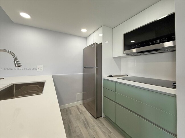 5050 NW 7th St in Miami, FL - Building Photo - Building Photo
