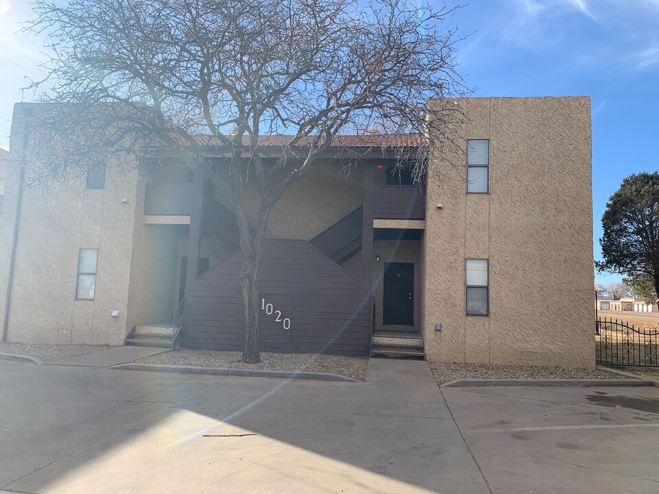 1020 Mockingbird Ln in Clovis, NM - Building Photo