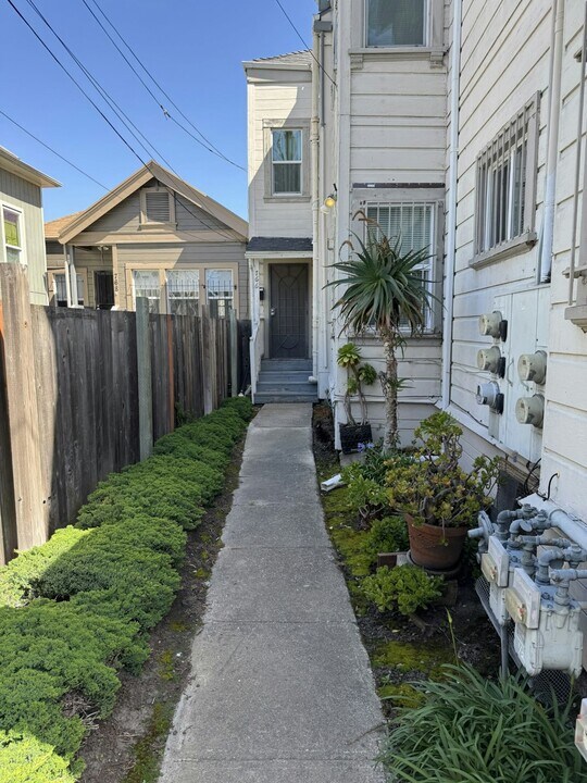 764 22nd St in Oakland, CA - Building Photo