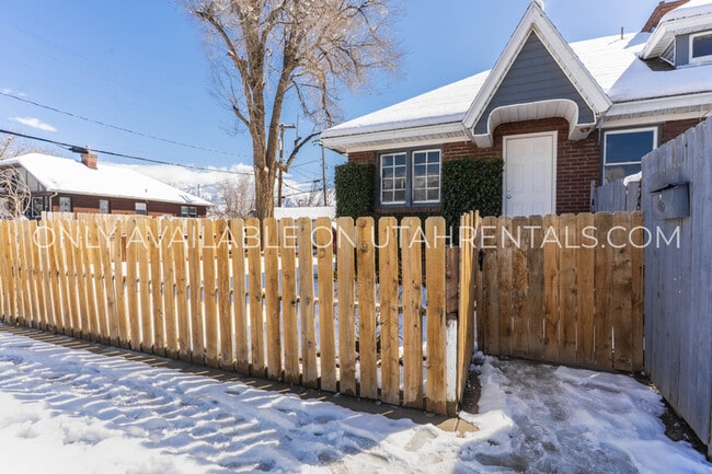 property at 1506 E Redondo Ave