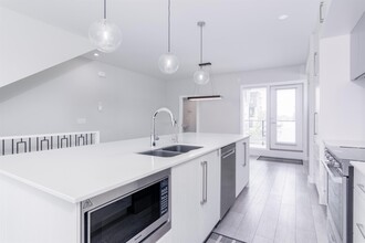 831-877 77 St SW in Calgary, AB - Building Photo - Building Photo
