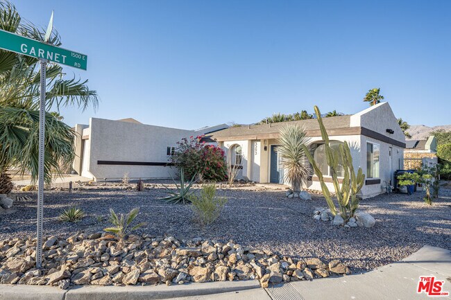 3293 N Mica Dr in Palm Springs, CA - Building Photo - Building Photo