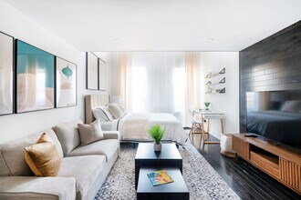 444 W 48th St in New York, NY - Building Photo - Building Photo