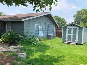 1202 Dunstan Rd in Pasadena, TX - Building Photo - Building Photo
