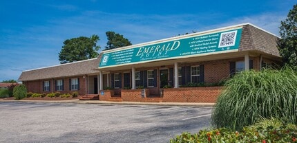 Emerald Point Apartments & Townhomes in Virginia Beach, VA - Building Photo - Building Photo