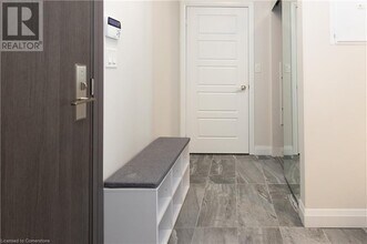 15 Water Walk Dr in Markham, ON - Building Photo - Building Photo