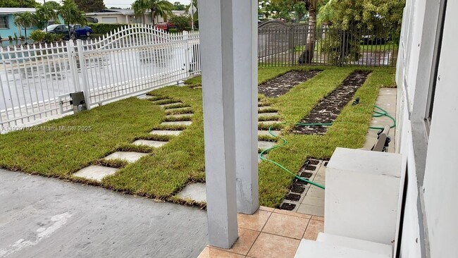 4010 SW 112th Ave in Miami, FL - Building Photo - Building Photo