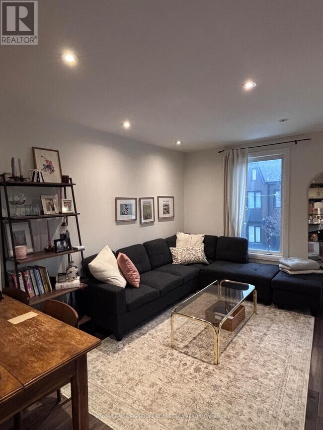 property at 3 Rolyat St