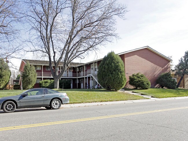 GRACE LANDINGS APARTMENTS in Littleton, CO - Foto de edificio - Building Photo