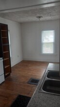 24 Pleasant St in Lyndonville, VT - Building Photo - Building Photo