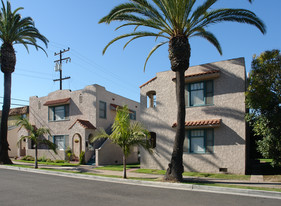 111-115 3rd St in Seal Beach, CA - Building Photo