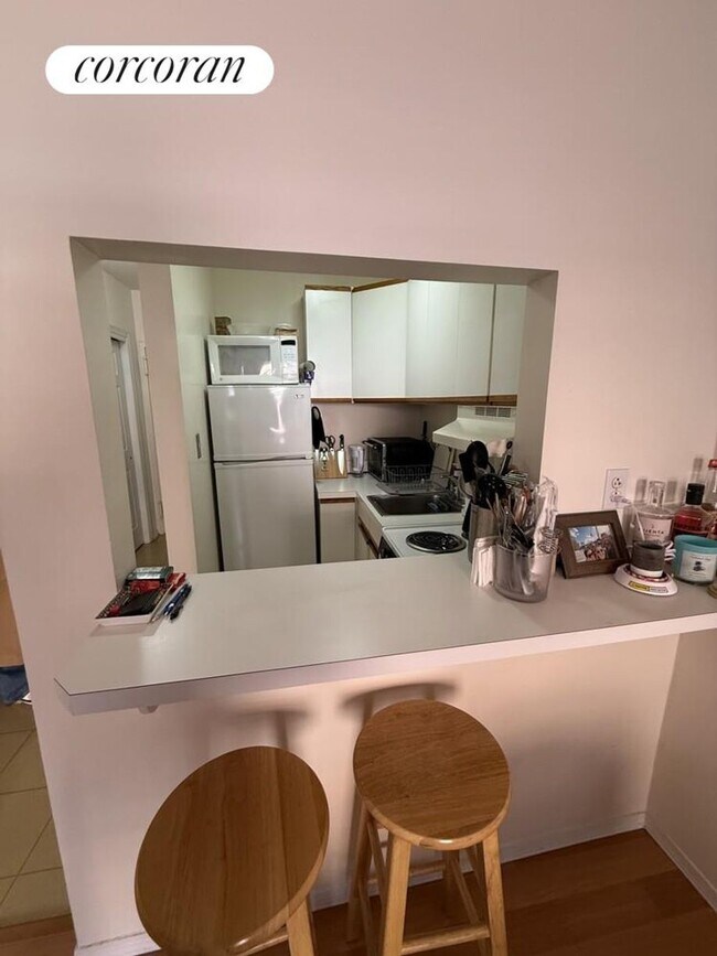 524 W 50th St in New York, NY - Building Photo - Building Photo