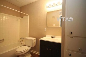 1230 E 38th 1/2 St in Austin, TX - Building Photo - Building Photo