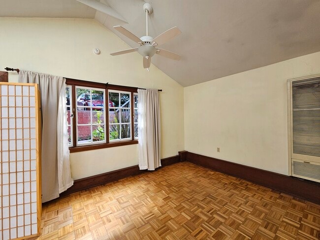 549 Vistamont Ave, Unit Cottage in Berkeley, CA - Foto de edificio - Building Photo
