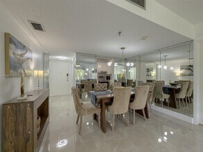 250 NE 181st St in Sunny Isles Beach, FL - Building Photo - Building Photo
