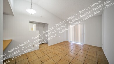 1366 N Riverview Blvd in Tucson, AZ - Building Photo - Building Photo