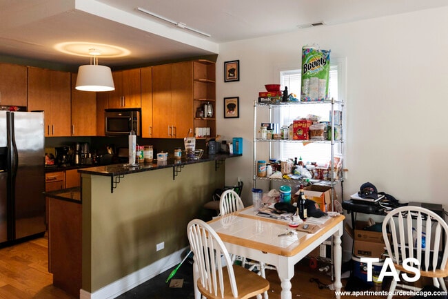 3023 N Oakley Ave, Unit 2