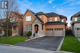 37 Newbridge Ave in Richmond Hill, ON - Building Photo