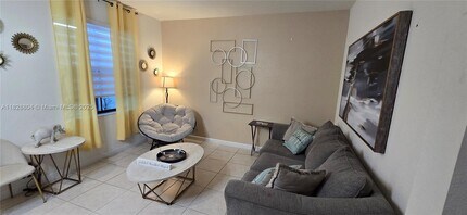 11111 W 32nd Ln in Hialeah, FL - Building Photo - Building Photo