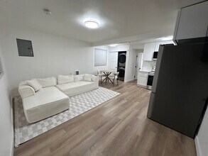 1747 NE 147th St in Shoreline, WA - Foto de edificio - Building Photo