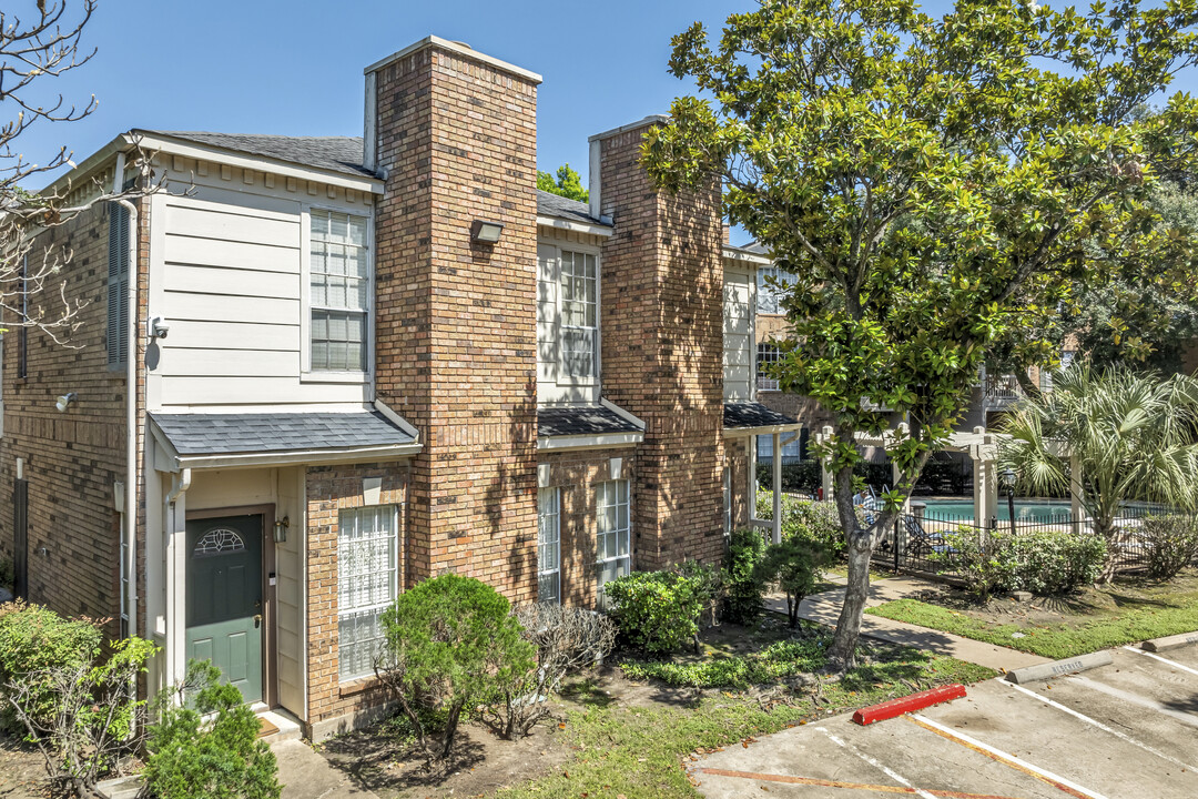 Richmond Manor in Houston, TX - Building Photo