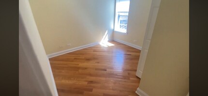 6949 N Oakley Ave in Chicago, IL - Foto de edificio - Building Photo