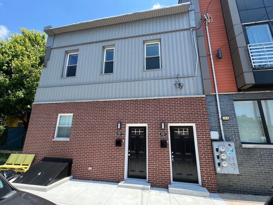 1617 Point Breeze Ave in Philadelphia, PA - Building Photo