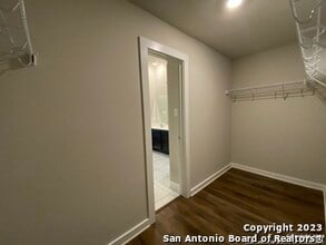6015 Akin Stroll in San Antonio, TX - Building Photo - Building Photo