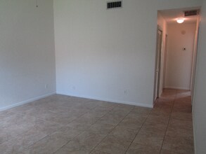 4609 Clemens St in Greenacres, FL - Foto de edificio - Building Photo