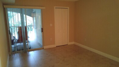 2861 N Oakland Forest Dr in Oakland Park, FL - Building Photo - Building Photo