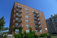 127-131 Beach 119th St in Far Rockaway, NY - Foto de edificio - Building Photo