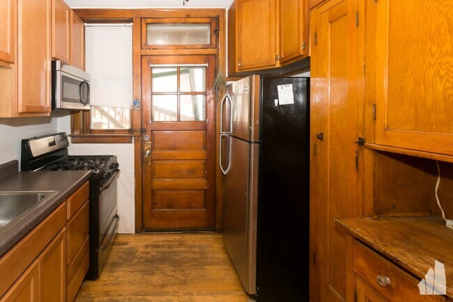 3844 N Bernard St, Unit 1A in Chicago, IL - Building Photo - Building Photo