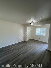 2216 SE 105th Ave in Portland, OR - Building Photo - Building Photo