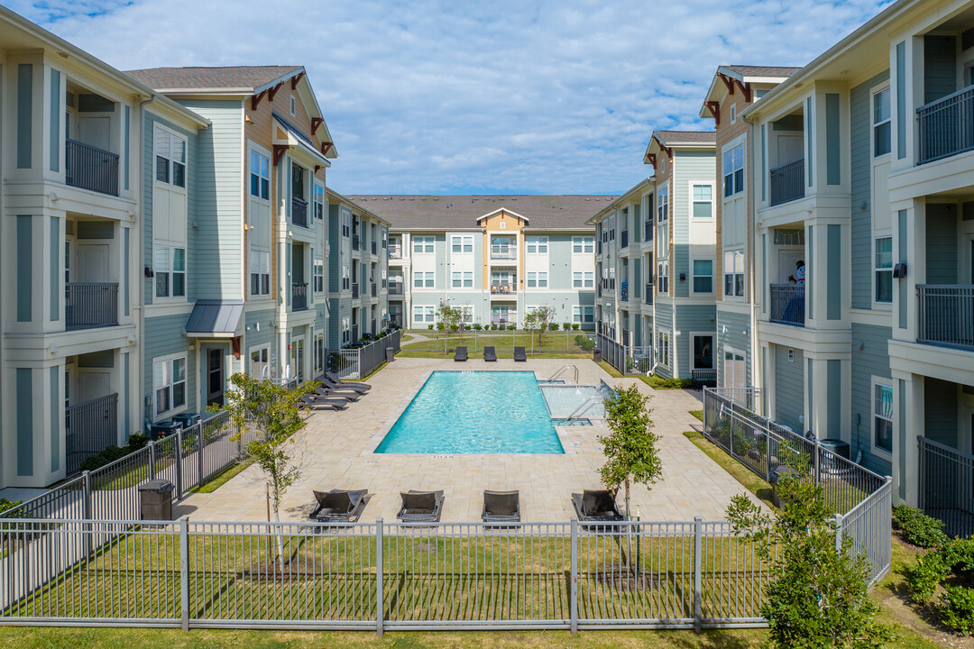 The Broadway Apartments in Houston, TX - Building Photo