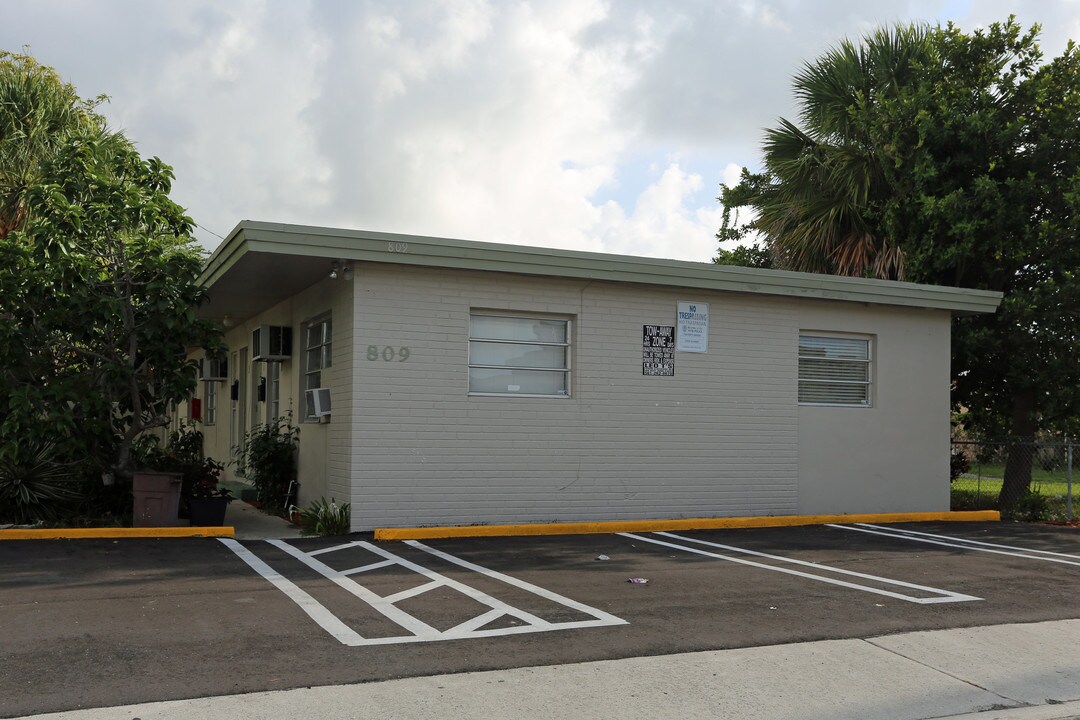 809 2nd St in West Palm Beach, FL - Building Photo