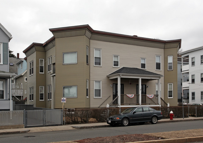 324 Ferry St in Everett, MA - Building Photo - Building Photo