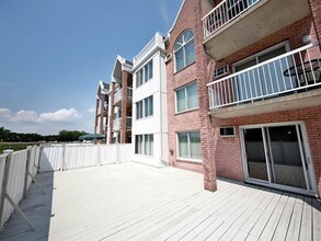 666 Du Bord-De-L'eau Rue O in Longueuil, QC - Building Photo - Building Photo