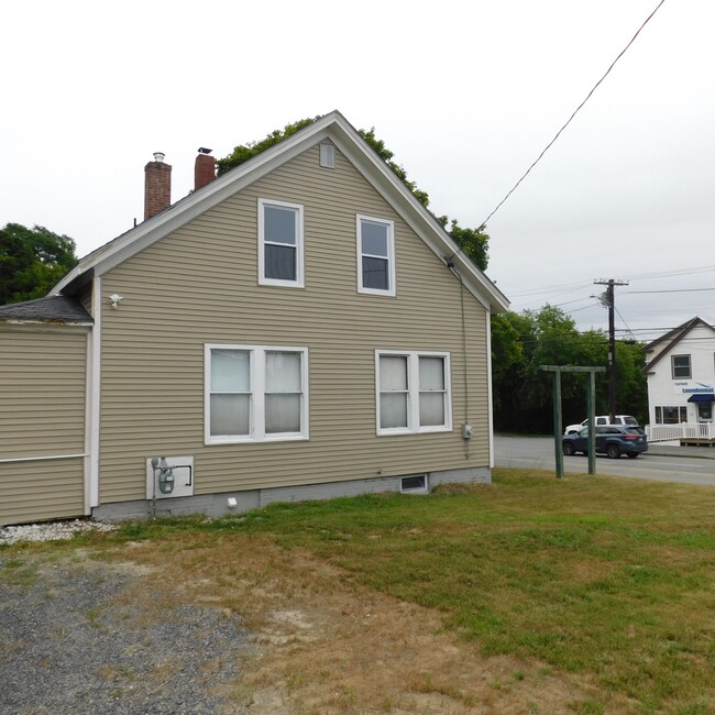 41 Main St in Fairfield, ME - Foto de edificio - Building Photo