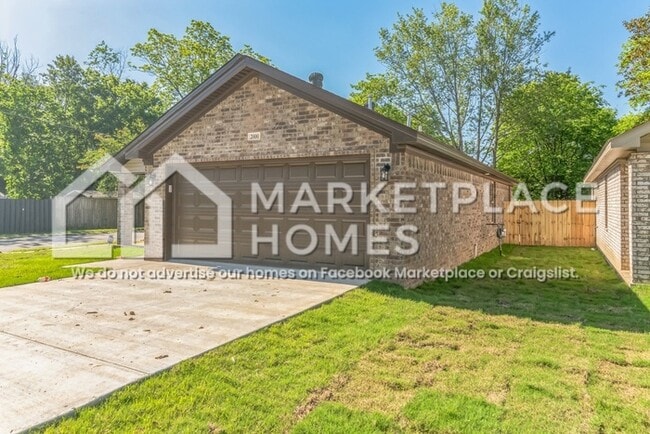 2000 W Long 17th St in North Little Rock, AR - Building Photo - Building Photo