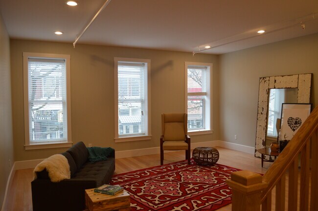 18 W Market St, Unit 203 in Corning, NY - Building Photo - Building Photo