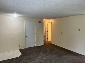 2100 Amirante St in Eugene, OR - Building Photo - Building Photo