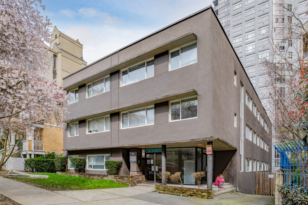 1057 Barclay St in Vancouver, BC - Building Photo